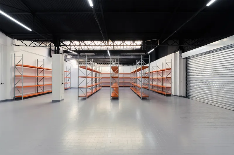 Entrepôt professionnel moyen à Montreuil – vue 2